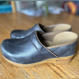 Dansko black slip-on professional wooden clogs. EU size 40